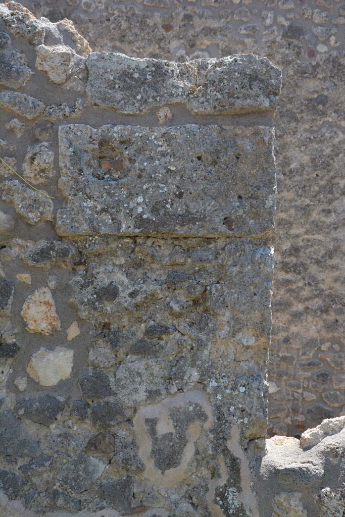 IX.5.14 Pompeii. May 2017. Room “r”, detail from south wall.
Foto Christian Beck, ERC Grant 681269 DÉCOR.