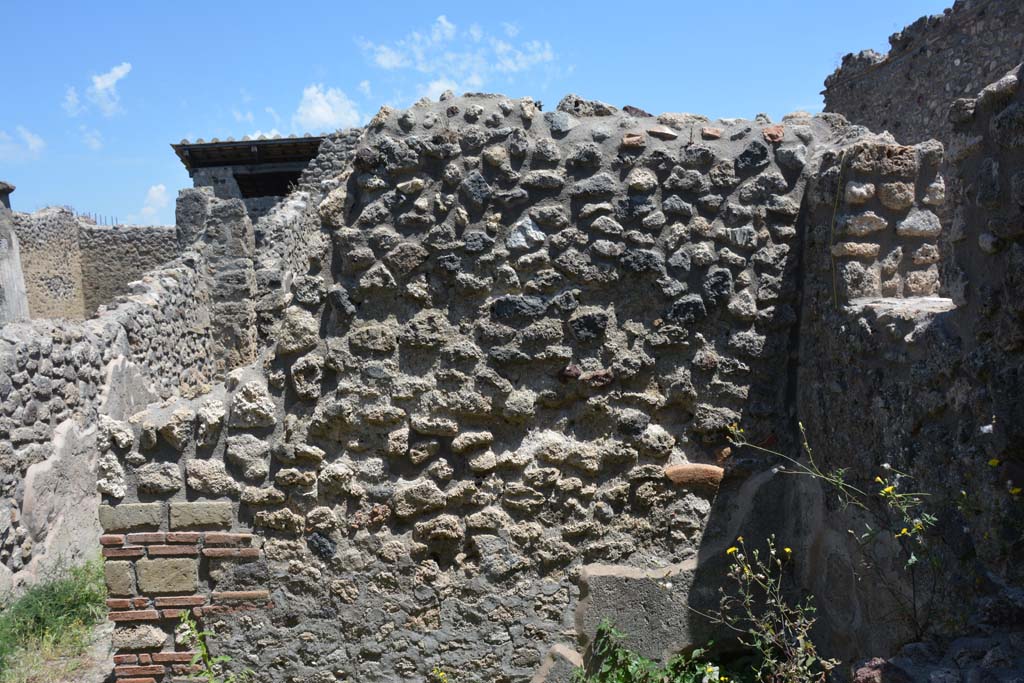 IX.5.14 Pompeii. May 2017. Room “t”, looking towards east wall.
Foto Christian Beck, ERC Grant 681269 DÉCOR.
