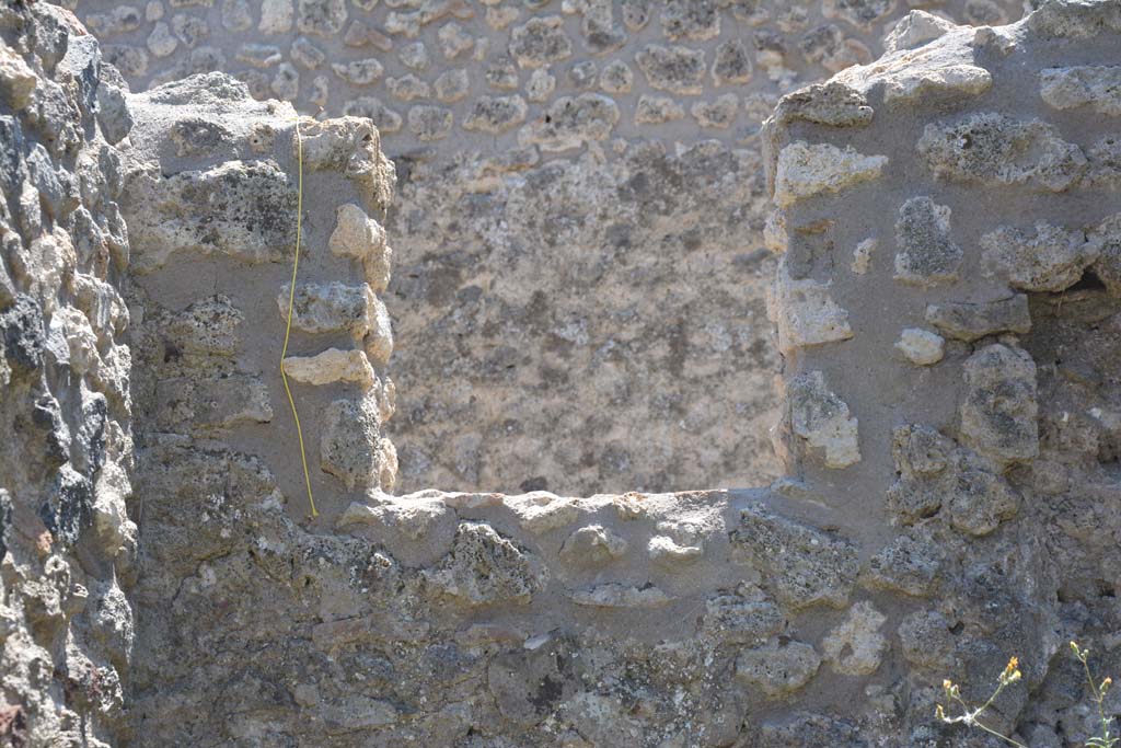 IX.5.14 Pompeii. May 2017. Room “t”, window in south wall.
Foto Christian Beck, ERC Grant 681269 DÉCOR.