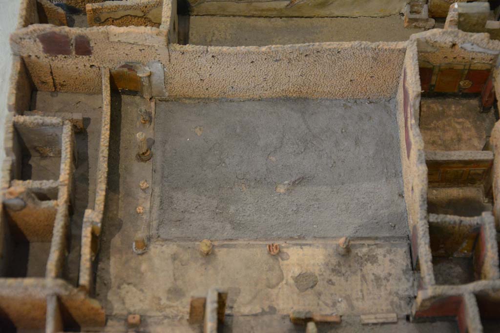 IX.5.14 Pompeii. July 2017. Looking towards west wall of peristyle k, with south and east portico.
From cork model in Naples Archaeological Museum.
Foto Annette Haug, ERC Grant 681269 DÉCOR