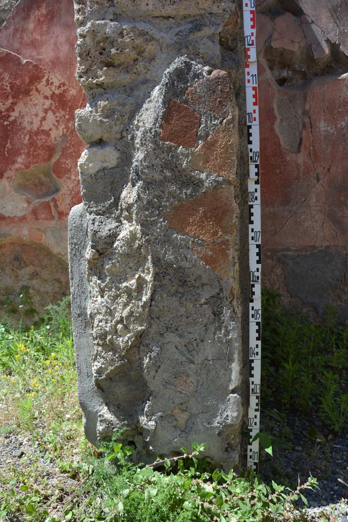 IX.5.14 Pompeii. May 2017. Room �f�, detail of west side of doorway.
Foto Christian Beck, ERC Grant 681269 D�COR.
