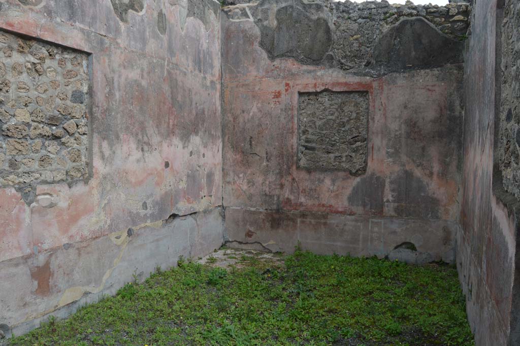 IX.5.14 Pompeii. March 2018. Triclinium �f�, looking towards north wall, on left, and east wall, in centre.
Foto Taylor Lauritsen, ERC Grant 681269 D�COR.
