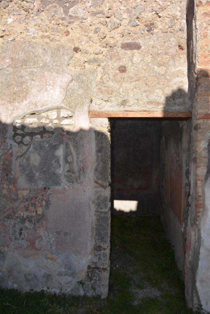 IX.5.14 Pompeii. March 2017. Room �d�, looking east to doorway.
Foto Christian Beck, ERC Grant 681269 D�COR.
