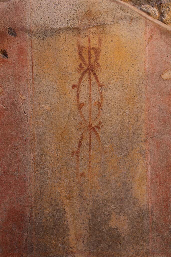 IX.5.14 Pompeii. May 2019. 
Room �d�, detail of painted twisted candelabra on yellow panel of west wall on north side of doorway.
Foto Christian Beck, ERC Grant 681269 D�COR.

