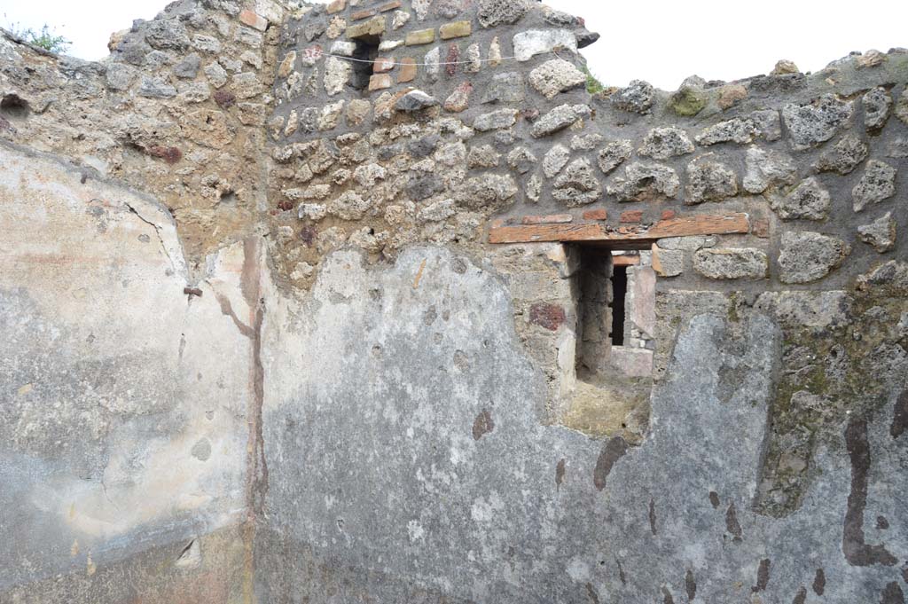 IX.5.14 Pompeii. March 2018. Room �d�, looking towards upper north-east corner in cubiculum. 
Foto Taylor Lauritsen, ERC Grant 681269 D�COR.
