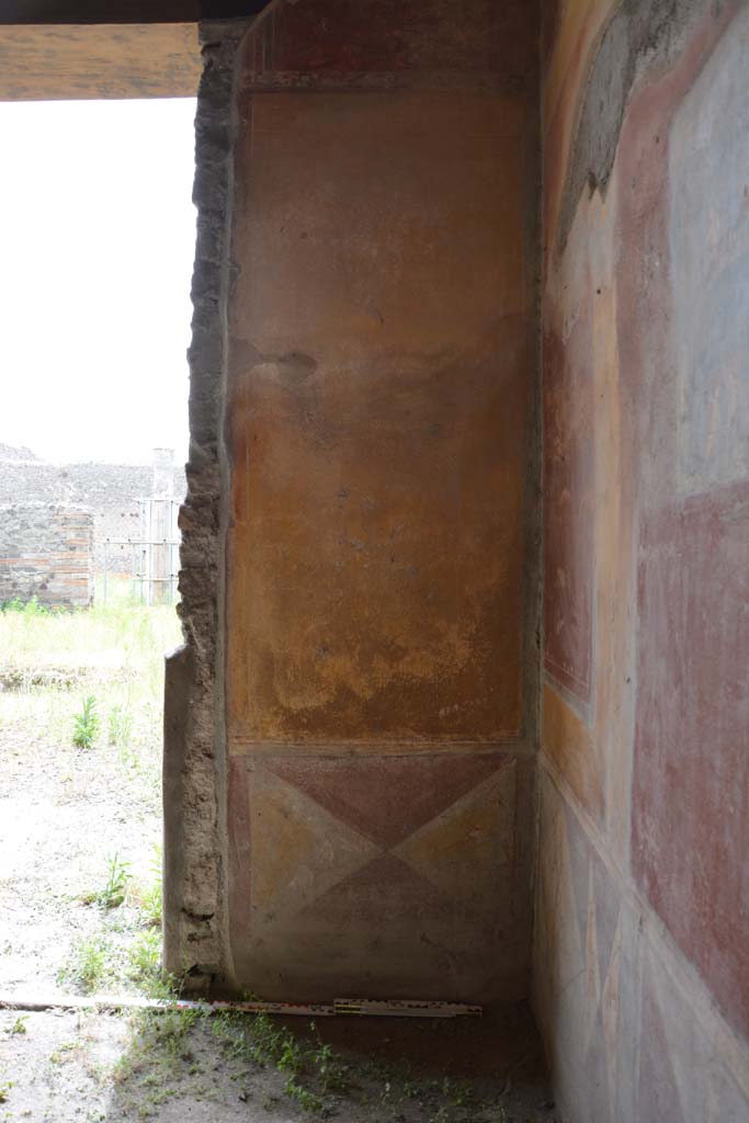 IX.5.14 Pompeii. May 2017. Room �c�, looking towards west wall in north-west corner. 
Foto Christian Beck, ERC Grant 681269 D�COR.

