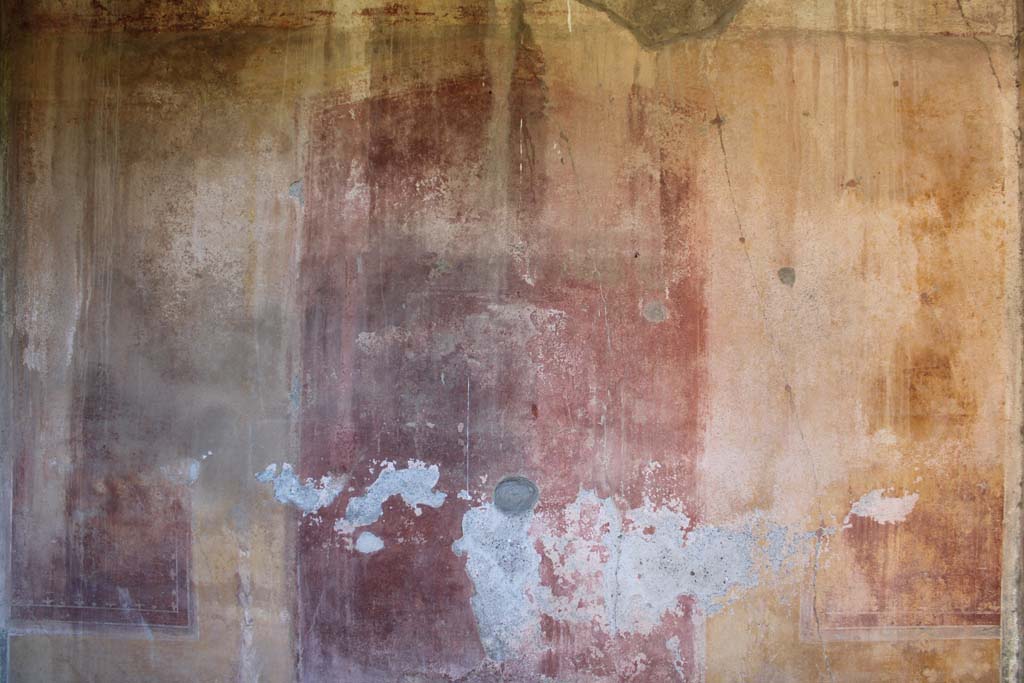 IX.5.14 Pompeii. May 2019. Room �c�, detail of middle zone of east wall. 
Foto Christian Beck, ERC Grant 681269 D�COR.
