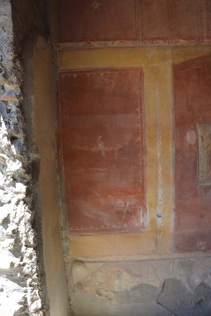 IX.5.14 Pompeii. May 2017. 
Room �g�, painted side panel on west end of middle zone of north wall.
Foto Christian Beck, ERC Grant 681269 D�COR
