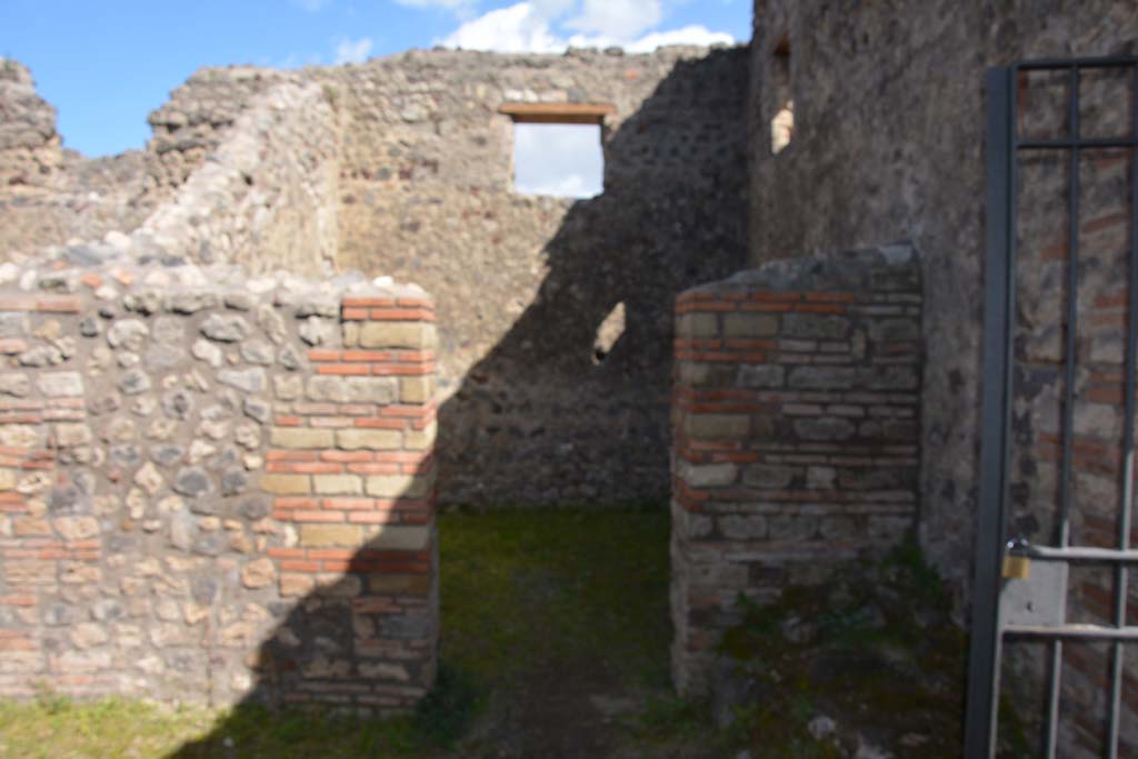 IX.5.16 Pompeii. March 2017. Room a�, looking east across atrium towards doorway to room b�, in south-east corner.  
Foto Christian Beck, ERC Grant 681269 D�COR.

