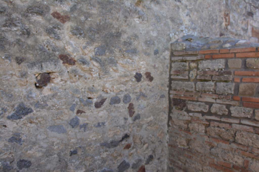 IX.5.16 Pompeii. March 2017. Room b�, looking towards south wall in south-west corner.    
Foto Christian Beck, ERC Grant 681269 D�COR.
