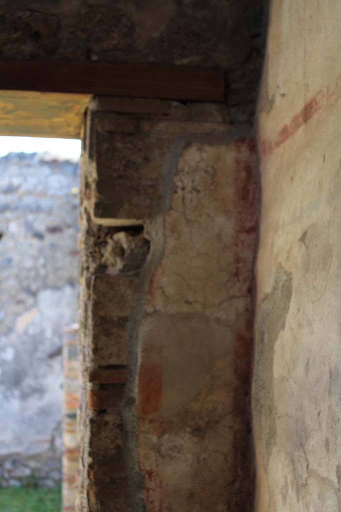 IX.5.16 Pompeii. May 2019.
Room f’, looking towards doorway and east wall in south-east corner.
Foto Christian Beck, ERC Grant 681269 DÉCOR.