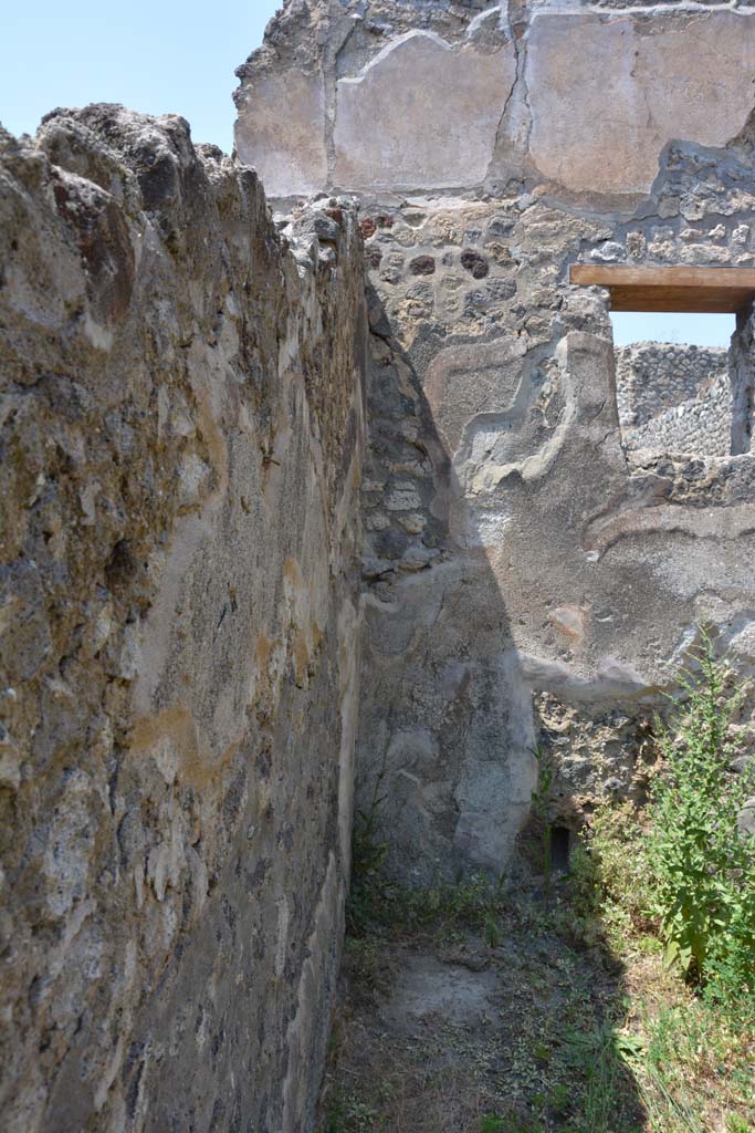 IX.5.17/6 Pompeii. May 2017. Room x, looking north along west wall towards upper north-west corner. 
Foto Christian Beck, ERC Grant 681269 D�COR.
