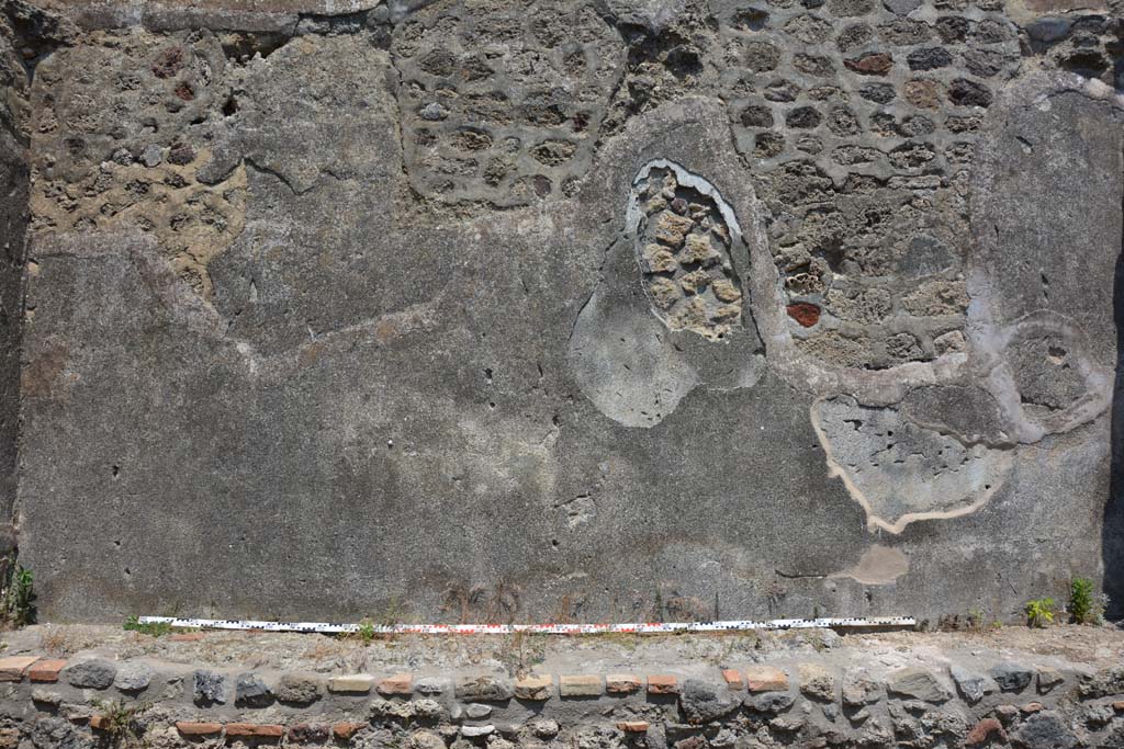 IX.5.17/6 Pompeii. May 2017. Room x, detail of east wall.
Foto Christian Beck, ERC Grant 681269 D�COR.
