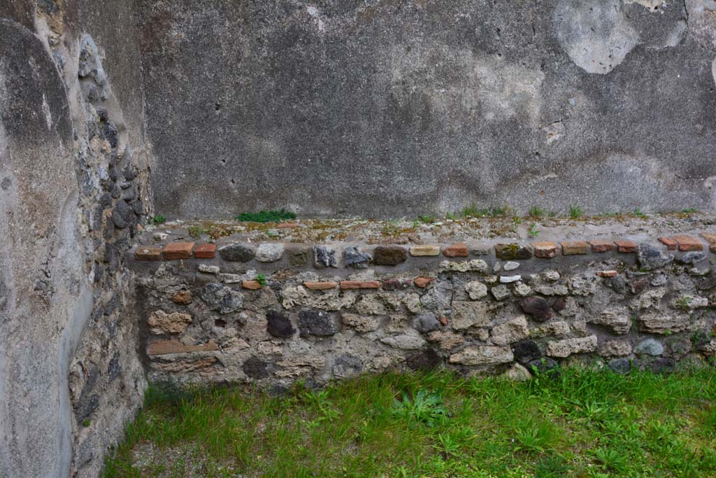 IX.5.17/6 Pompeii. March 2017. Room x, looking towards north end of east wall. 
Foto Christian Beck, ERC Grant 681269 D�COR.

