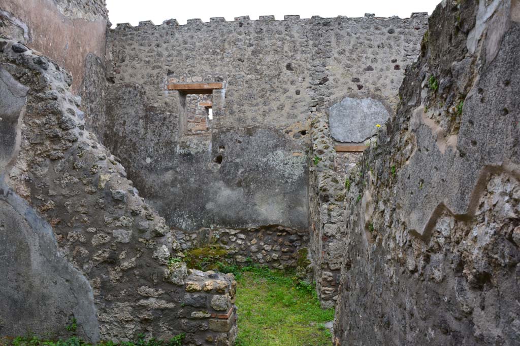 IX.5.17/6 Pompeii. March 2017. Room x, looking towards south wall with doorway to room q, and corridor y.
Foto Christian Beck, ERC Grant 681269 D�COR.

