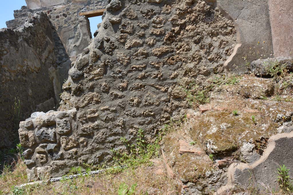 IX.5.6 Pompeii. May 2017. 
Room q, looking towards north wall, the doorway into room x, on left, and steps to upper floor, on right.
Foto Christian Beck, ERC Grant 681269 D�COR.
