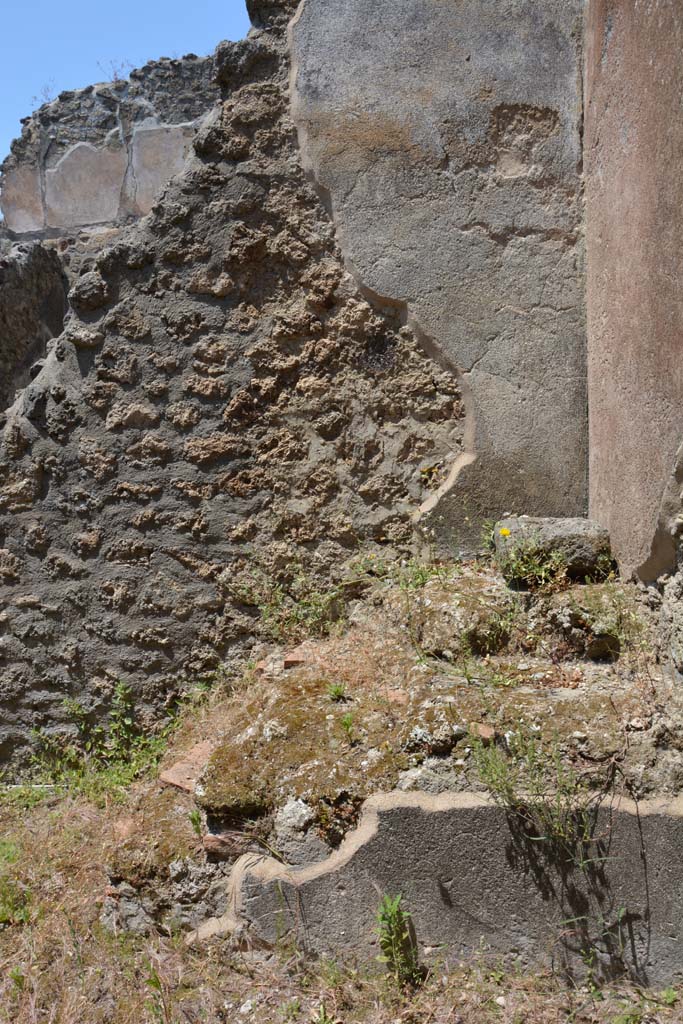 IX.5.6 Pompeii. May 2017. Room q, north wall at east end above steps.
Foto Christian Beck, ERC Grant 681269 D�COR.
