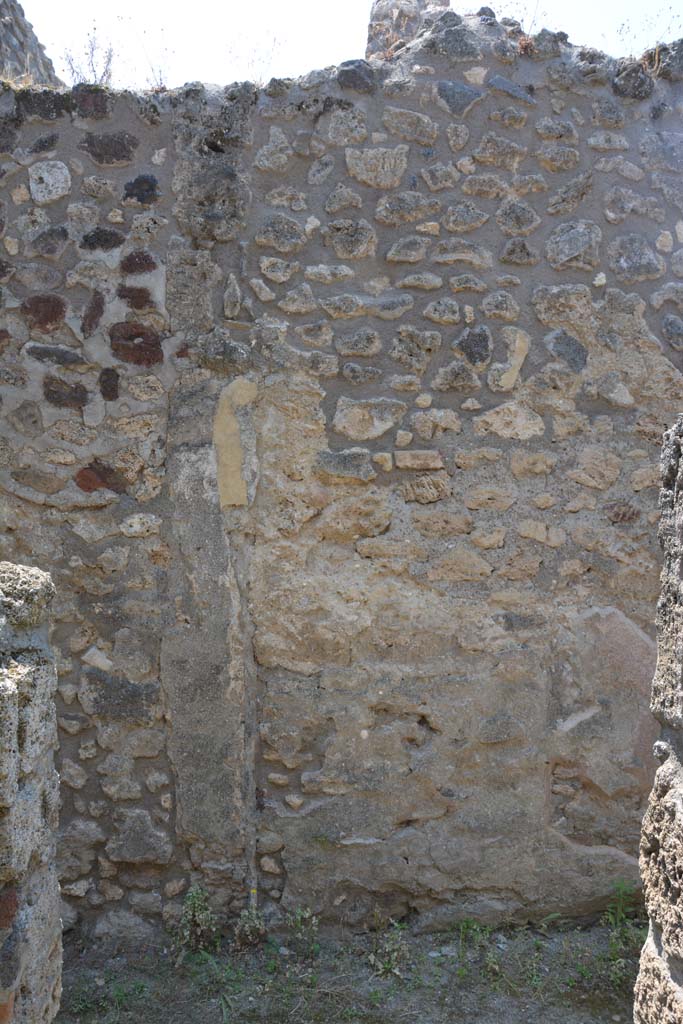 IX.5.6 Pompeii. May 2017. Room q, looking west through doorway across corridor y. 
Foto Christian Beck, ERC Grant 681269 D�COR.

