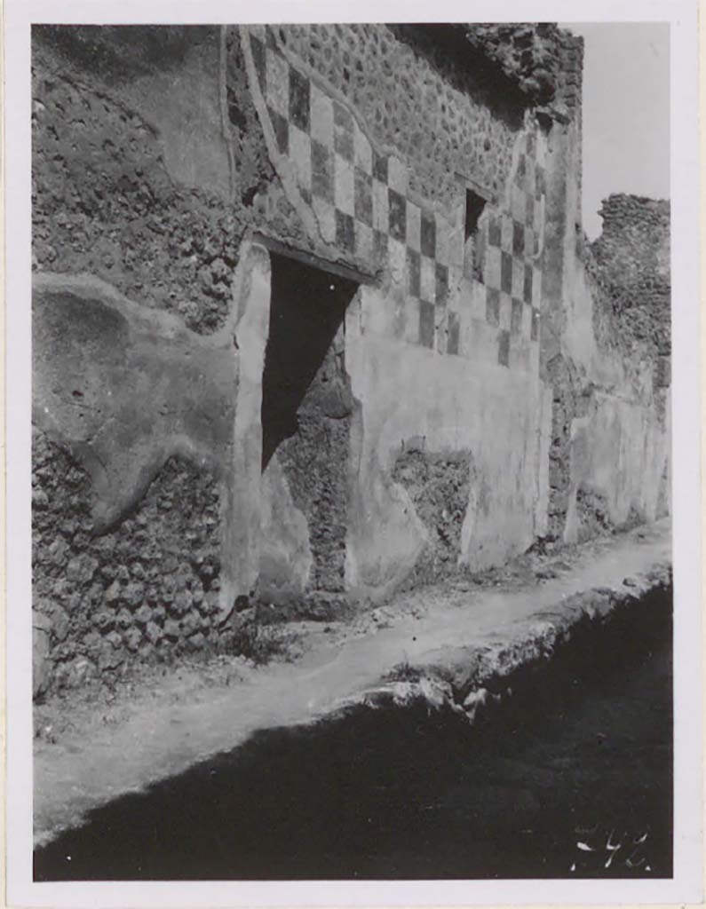 IX.5.17 Pompeii. May 2005. Stable, looking north-east.