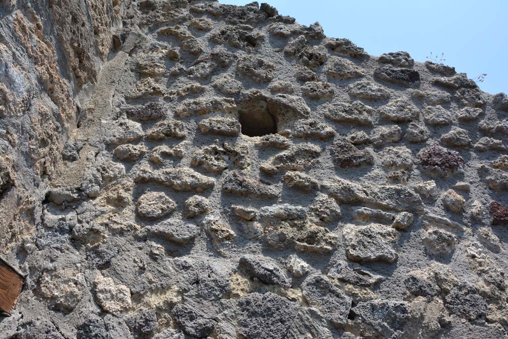 IX.5.6 Pompeii. May 2017. Room y, upper east wall in north-east corner of corridor.
Foto Christian Beck, ERC Grant 681269 DÉCOR.