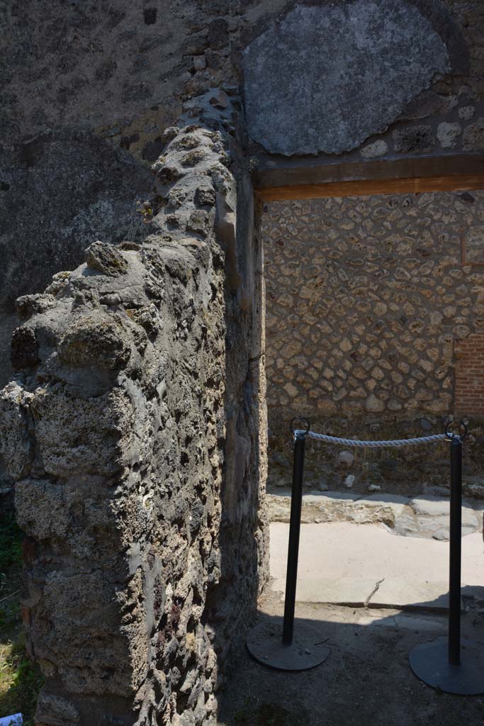 IX.5.17/6 Pompeii. May 2017.
Room y, east side of corridor, from room q, on left, to entrance IX.5.17.
Foto Christian Beck, ERC Grant 681269 DÉCOR.