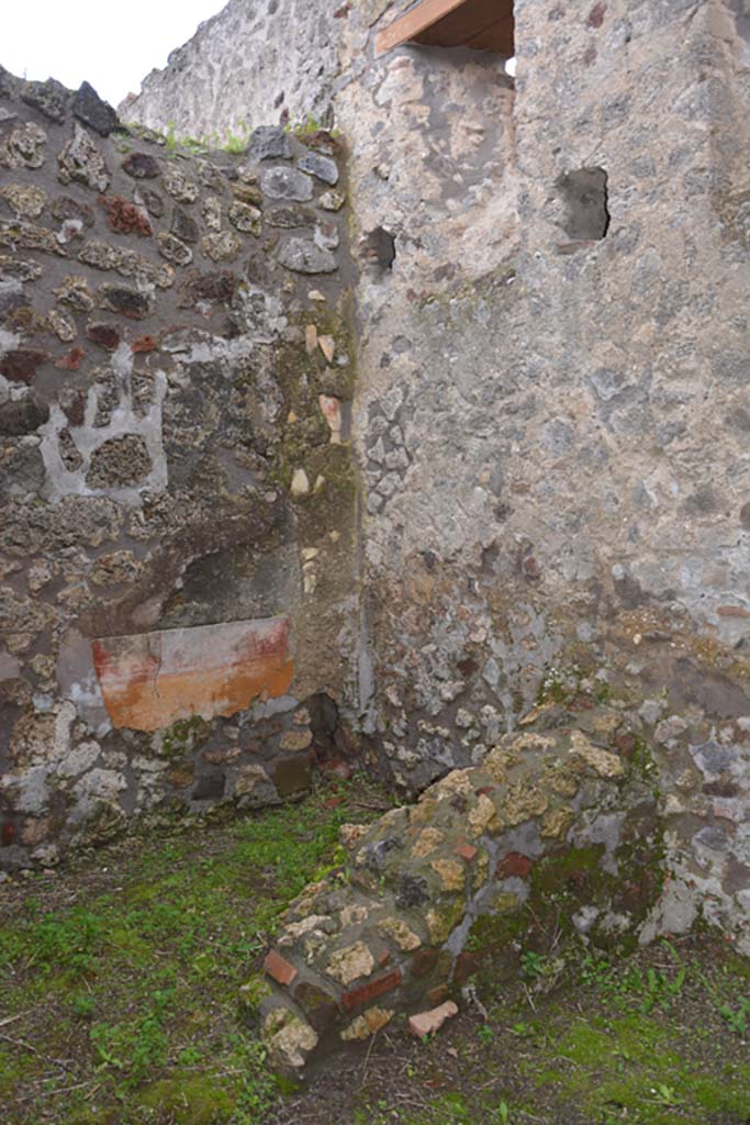 IX.5.18 Pompeii. March 2018. Room “h”, looking south-east towards latrine from west end.
Foto Annette Haug, ERC Grant 681269 DÉCOR.
