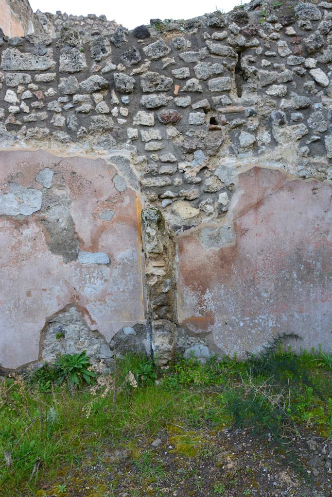 IX.5.18 Pompeii. March 2017.
Room i, looking east towards remains of north wall in north-east corner.
Foto Christian Beck, ERC Grant 681269 DÉCOR
