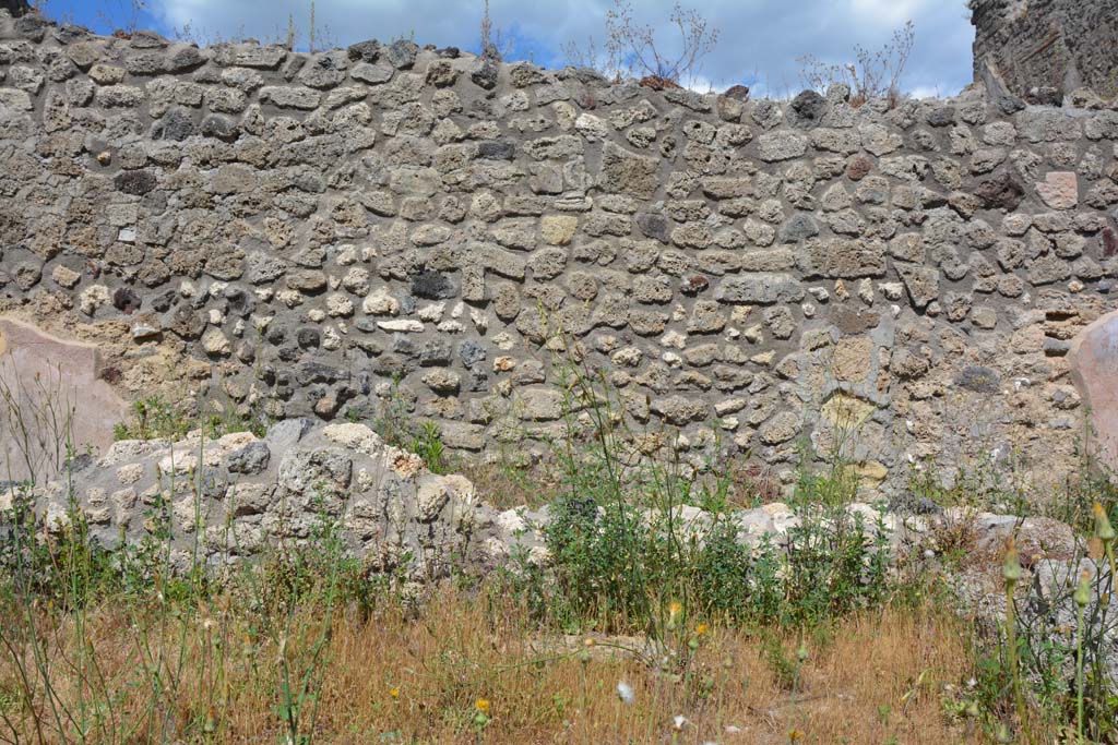 IX.5.18 Pompeii. May 2017. Room k, looking towards east wall, at rear of smaller west wall.
Foto Christian Beck, ERC Grant 681269 DÉCOR.
