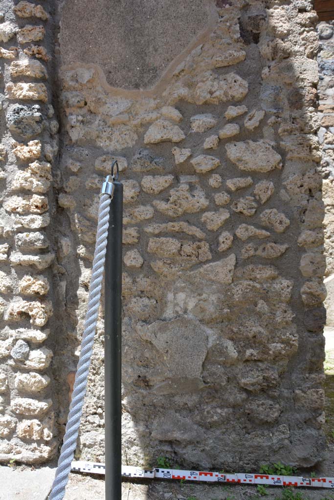 IX.5.18 Pompeii. May 2017. Room “q”, looking north to wall on west side of doorway to room “t”.
Foto Christian Beck, ERC Grant 681269 DÉCOR.