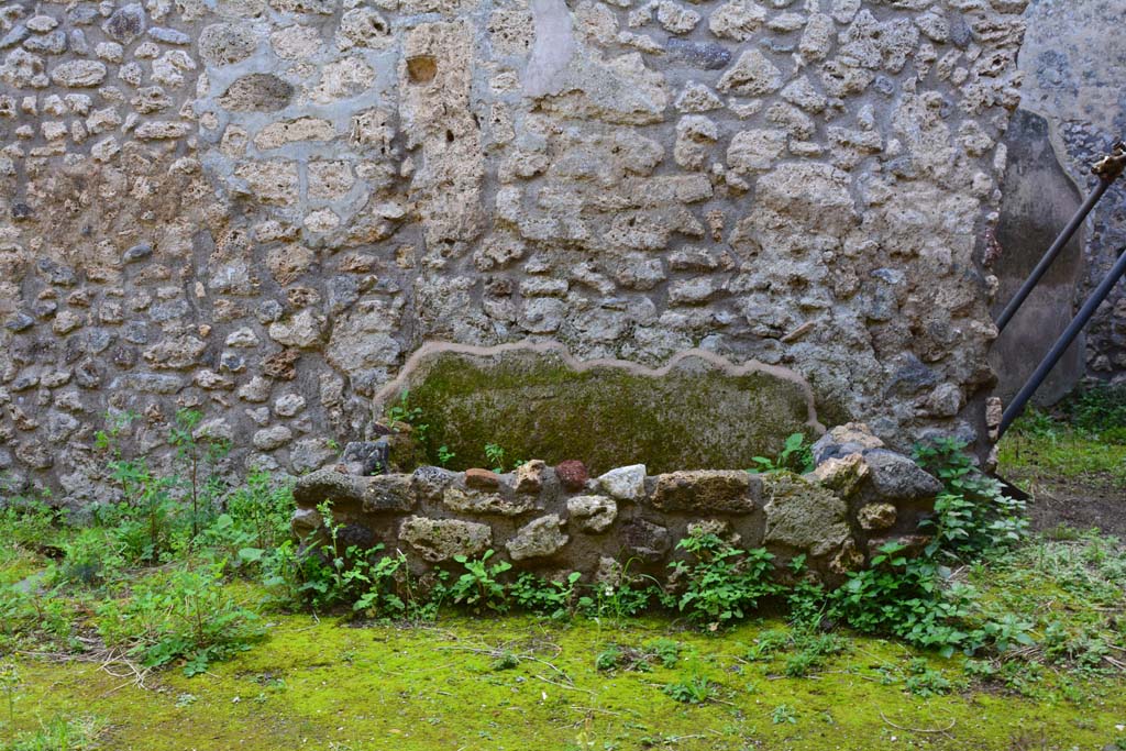 IX.5.18 Pompeii. March 2017. Corridor “q”, looking south towards tub/basin, on the right is the doorway into room “u”.
Foto Christian Beck, ERC Grant 681269 DÉCOR.