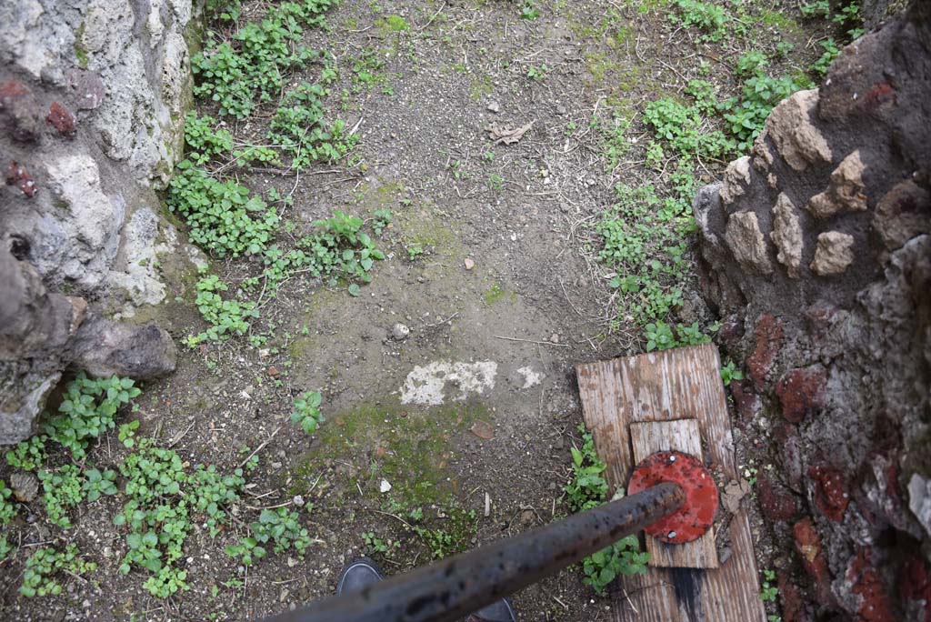 IX.5.18 Pompeii. March 2018. Room “u”, looking north through lower doorway
Foto Annette Haug, ERC Grant 681269 DÉCOR.