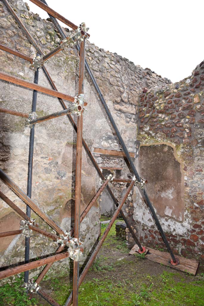 IX.5.18 Pompeii. March 2018. Room “u”, looking towards north-east corner with doorway to corridor “q”.
Foto Annette Haug, ERC Grant 681269 DÉCOR.