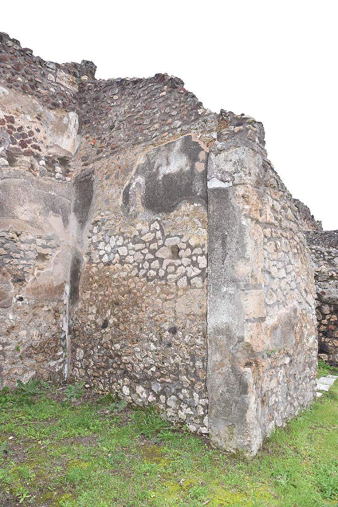 IX.5.18 Pompeii. March 2018. Room “r”, looking towards east wall from corridor “q”.
Foto Annette Haug, ERC Grant 681269 DÉCOR.