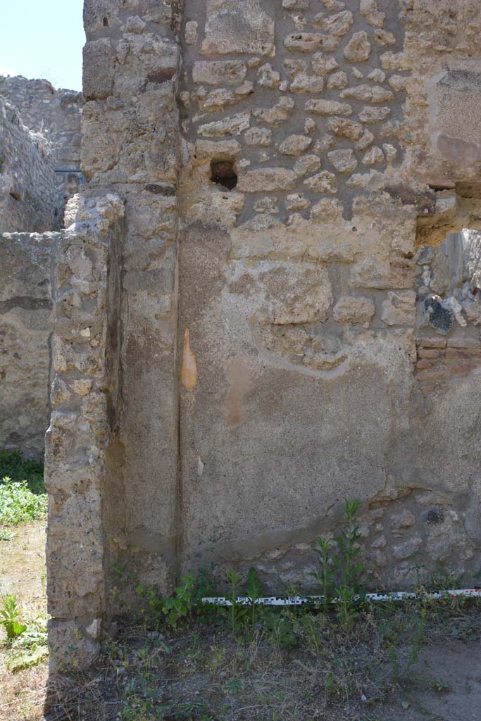 IX.5.18 Pompeii. May 2017. Room r, west wall at south end.
Foto Christian Beck, ERC Grant 681269 DÉCOR.