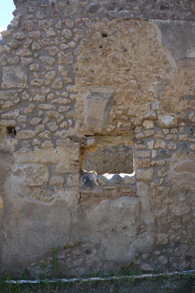 IX.5.18 Pompeii. May 2017. Room r, central area of west wall.
Foto Christian Beck, ERC Grant 681269 DÉCOR.