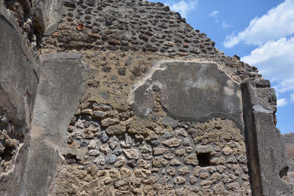 IX.5.18 Pompeii. May 2017. Room r, looking towards upper east wall.
Foto Christian Beck, ERC Grant 681269 DÉCOR.