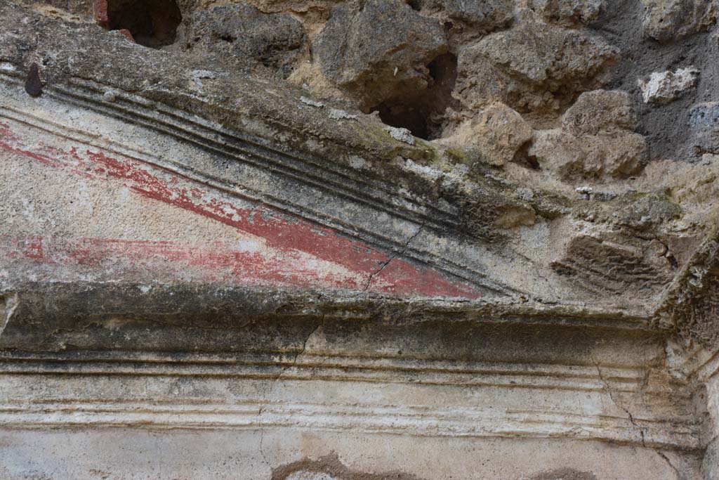 IX.5.18 Pompeii. March 2017. Room p, north end of upper west wall, stucco cornice and holes for arched/vaulted ceiling.
Foto Christian Beck, ERC Grant 681269 DÉCOR