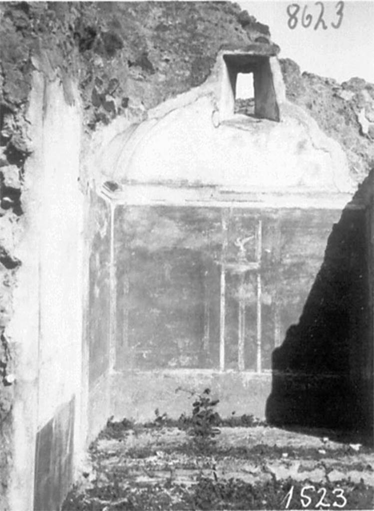 IX.5.18 Pompeii. 1929. Room n, small room, or alcove on east side in north-east corner.
DAIR 66.908. Photo © Deutsches Archäologisches Institut, Abteilung Rom, Arkiv.
See http://arachne.uni-koeln.de/item/marbilderbestand/917174