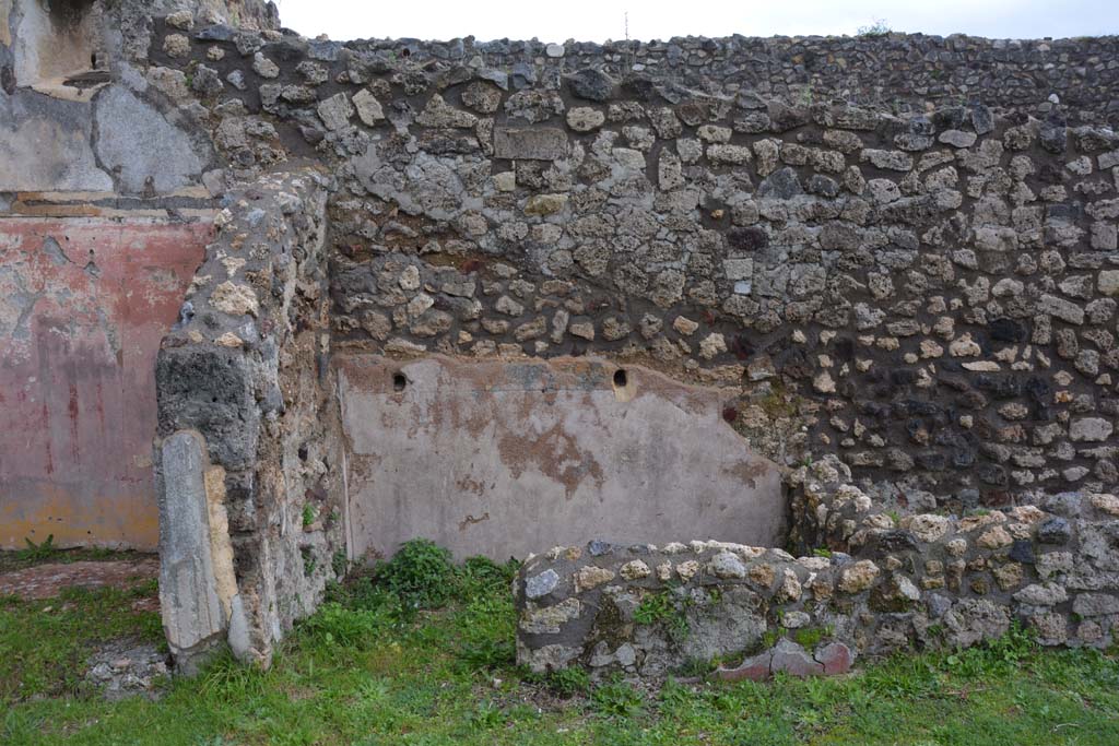 IX.5.18 Pompeii. March 2018.
Room “m”, looking east across room “l” (L), towards area of cupboard (in centre) which would have been under the stairs, on right.
Foto Annette Haug, ERC Grant 681269 DÉCOR.