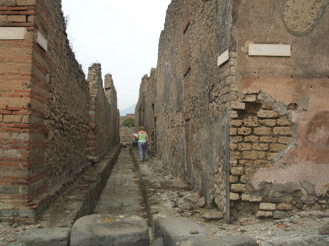 IX.4 Vico di Tesmo looking north IX.5.20