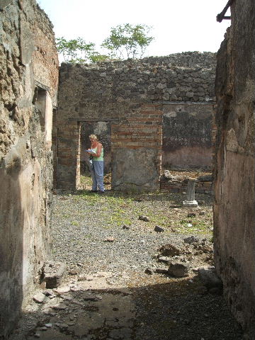 IX.6.3 Pompeii. May 2005. North-west corner of cubiculum on north side of atrium.
