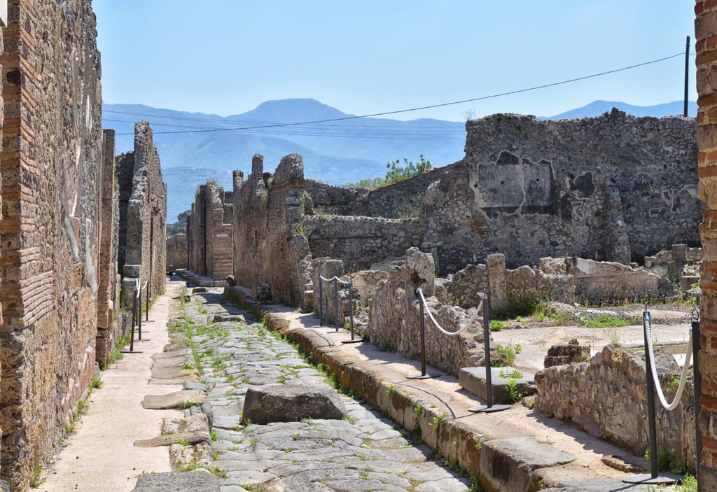 Vicolo di Tesmo between IX.6 and IX.3, taken from IX.6.5. April 2018. Looking south from junction with unnamed vicolo.
IX.6.4 Pompeii is on the left pavement, where the rope is stretched across the entrance.
Note the excavation/clearing which has taken place, on the right. This would be IX.3.21 and 22.
Photo courtesy of Ian Lycett-King. Use is subject to Creative Commons Attribution-NonCommercial License v.4 International.
