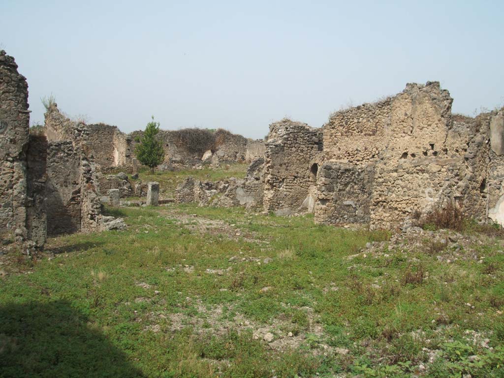 IX.6.4 and IX.6.g Pompeii. May 2005.
Looking north-west from approximate site of peristyle of IX.6.g, across site of kitchen, garden, and rooms to north of atrium of IX.6.4.
On the right of the photo would have been north-west corner of peristyle of IX.6.g, and then the kitchen, and then rooms “z” and “y”.