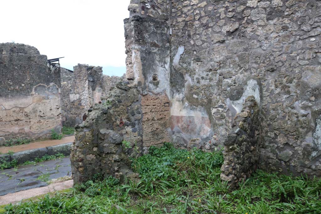 IX.6.f Pompeii. December 2018.
Looking towards south-west corner of shop-room, according to Mau – a cupboard or small area. Photo courtesy of Aude Durand.
