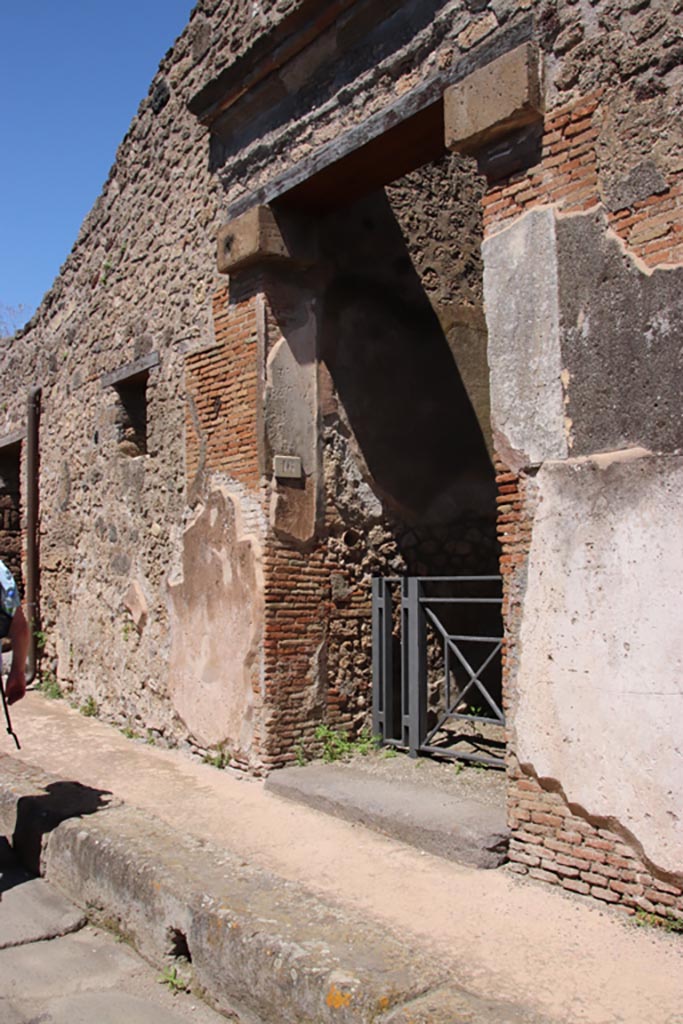 IX.7.16 Pompeii. May 2024.
Looking towards north side of entrance doorway. Photo courtesy of Klaus Heese.
