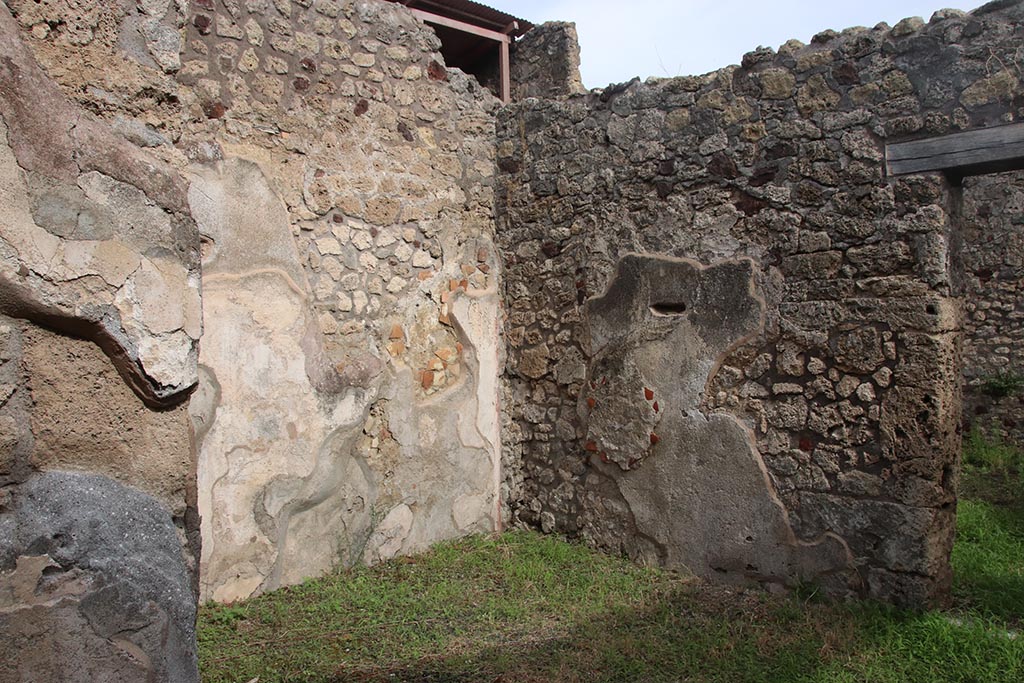 IX.7.19 Pompeii. October 2024. Looking north-east in ala c towards east wall. Photo courtesy of Klaus Heese.
According to Boyce, on the east wall of the left ala, a fragment of a lararium painting was seen at the time of excavation.
The fragment represented a single serpent moving amongst foliage.
See Boyce G. K., 1937. Corpus of the Lararia of Pompeii. Rome: MAAR 14. (p.88, no.437)
See Fröhlich, T., 1991. Lararien und Fassadenbilder in den Vesuvstädten. Mainz: von Zabern. (p.112).