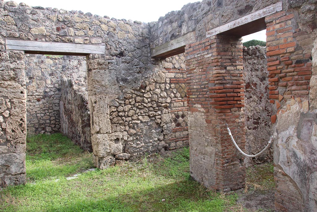 IX.7.19 Pompeii. October 2024.
Looking east towards doorway to room g, on left, with corridor f, in centre, and doorway to room e, on right.
Photo courtesy of Klaus Heese.