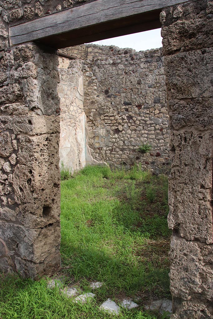 IX.7.19 Pompeii. October 2024.
Looking north-east through doorway to triclinium g. Photo courtesy of Klaus Heese.