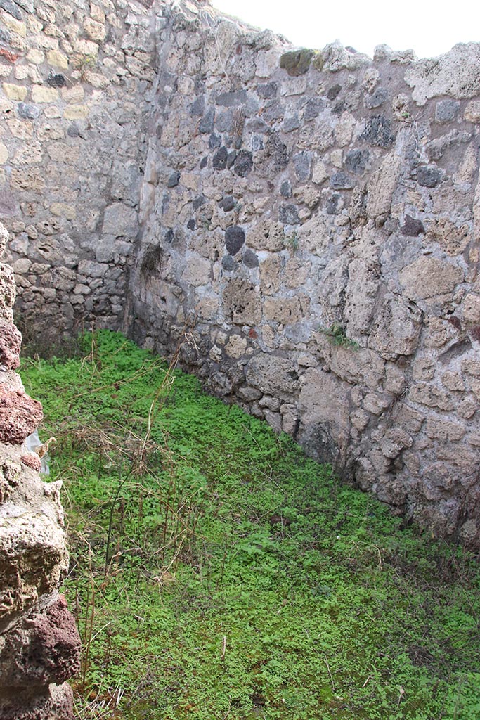 IX.7.19 Pompeii. October 2024.
Room h, looking east from doorway in room g. Photo courtesy of Klaus Heese.