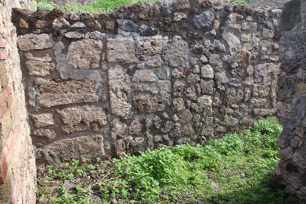 IX.7.19 Pompeii. October 2024.
Corridor f, looking east towards blocked wall with doorway into room m and l (L). Photo courtesy of Klaus Heese.